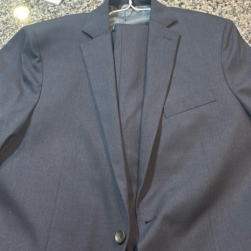 Navy Suit

Jacket - 42R, Slim Fit
Pants - 36/32
Brand: JM Haggar